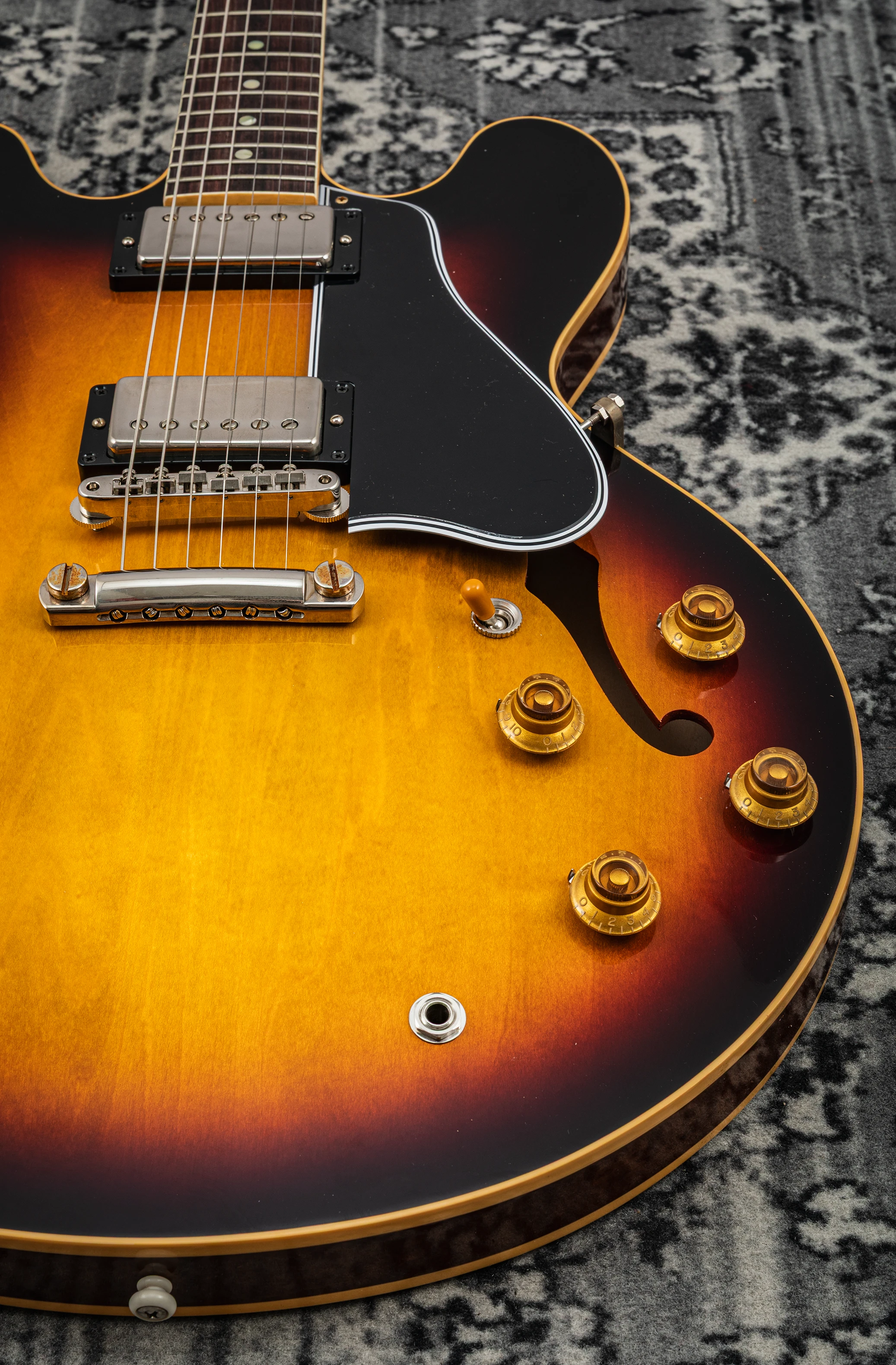 Gibson-1959-ES-335-Reissue---Vintage-Burst-11_638847324164908636.webp