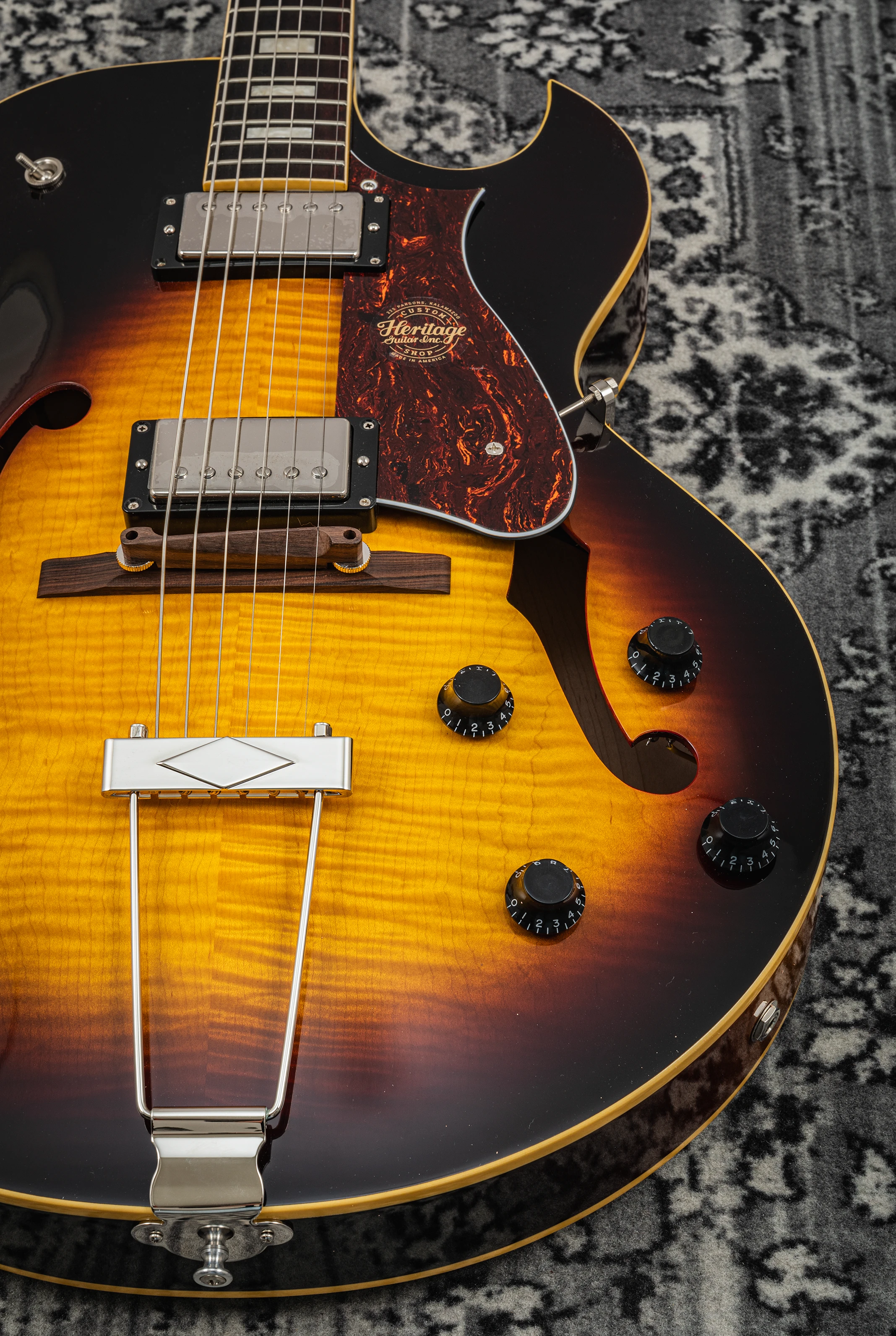 Heritage-H-575-Custom-Shop-Core-Collection-original-sunburst-11.png