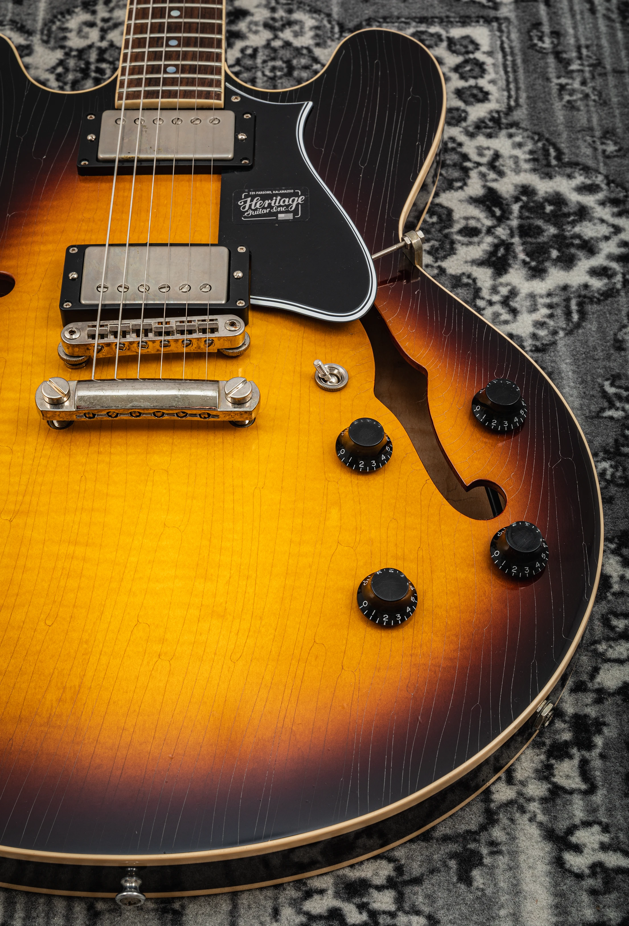 Heritage-H-535-Semi-Hollow-artisan-aged-original-sunburst-11.png